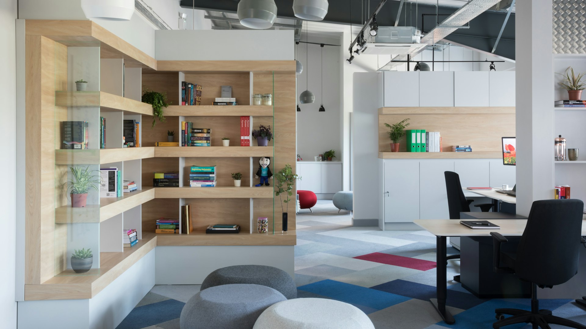 Transforming Home Office Spaces: Essential Post-Pandemic Design Trends for Productivity and Well-Being