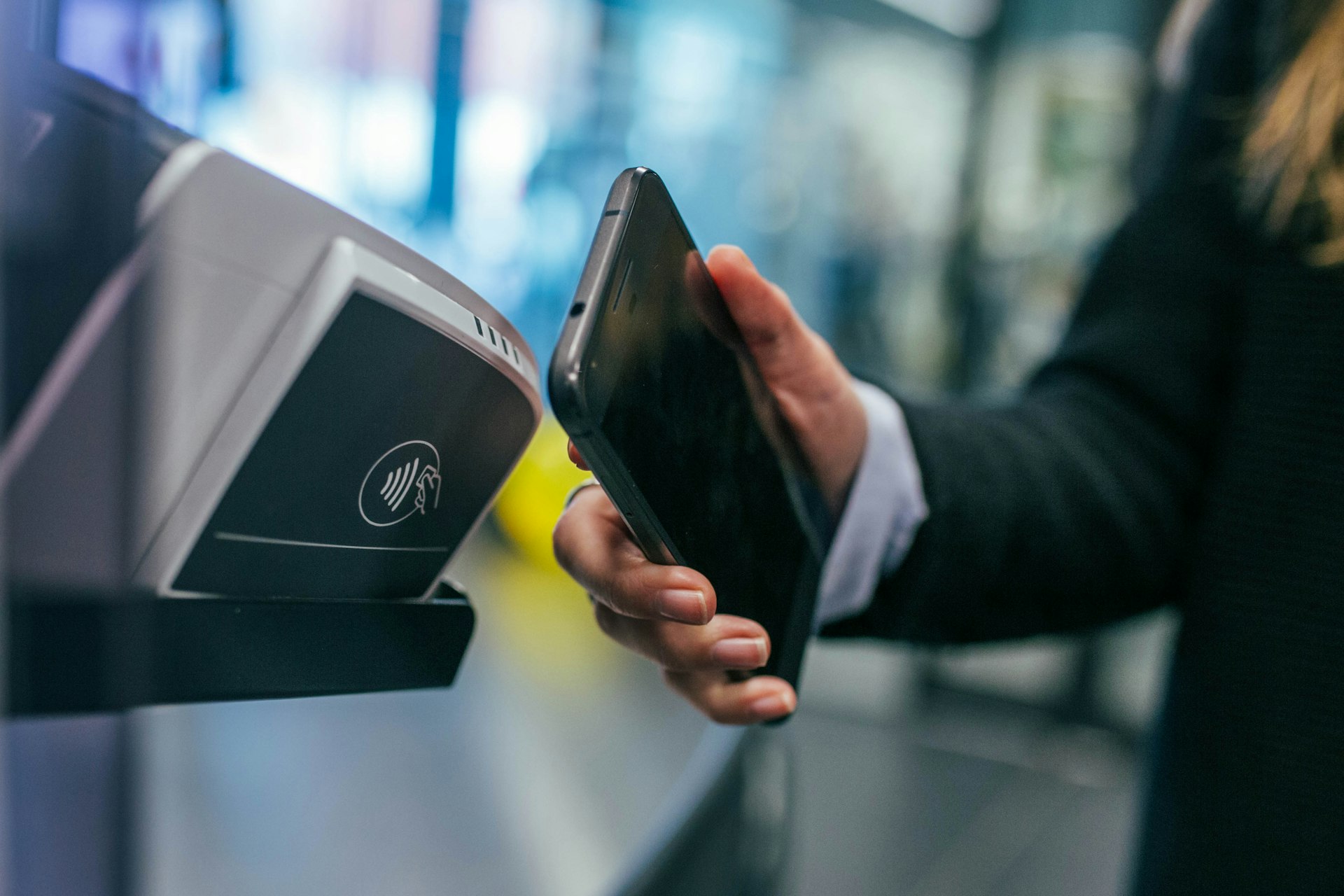 Navigating the Future: Cashless Societies and the Rise of Digital Wallets