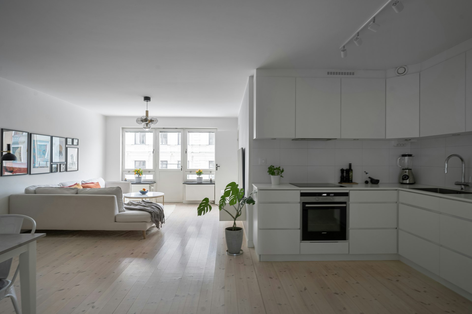 Proven Decluttering Techniques for a Streamlined Minimalist Home